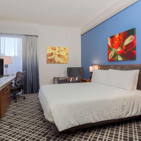 Hilton Garden Inn Dallas/Market Center Exterior photo