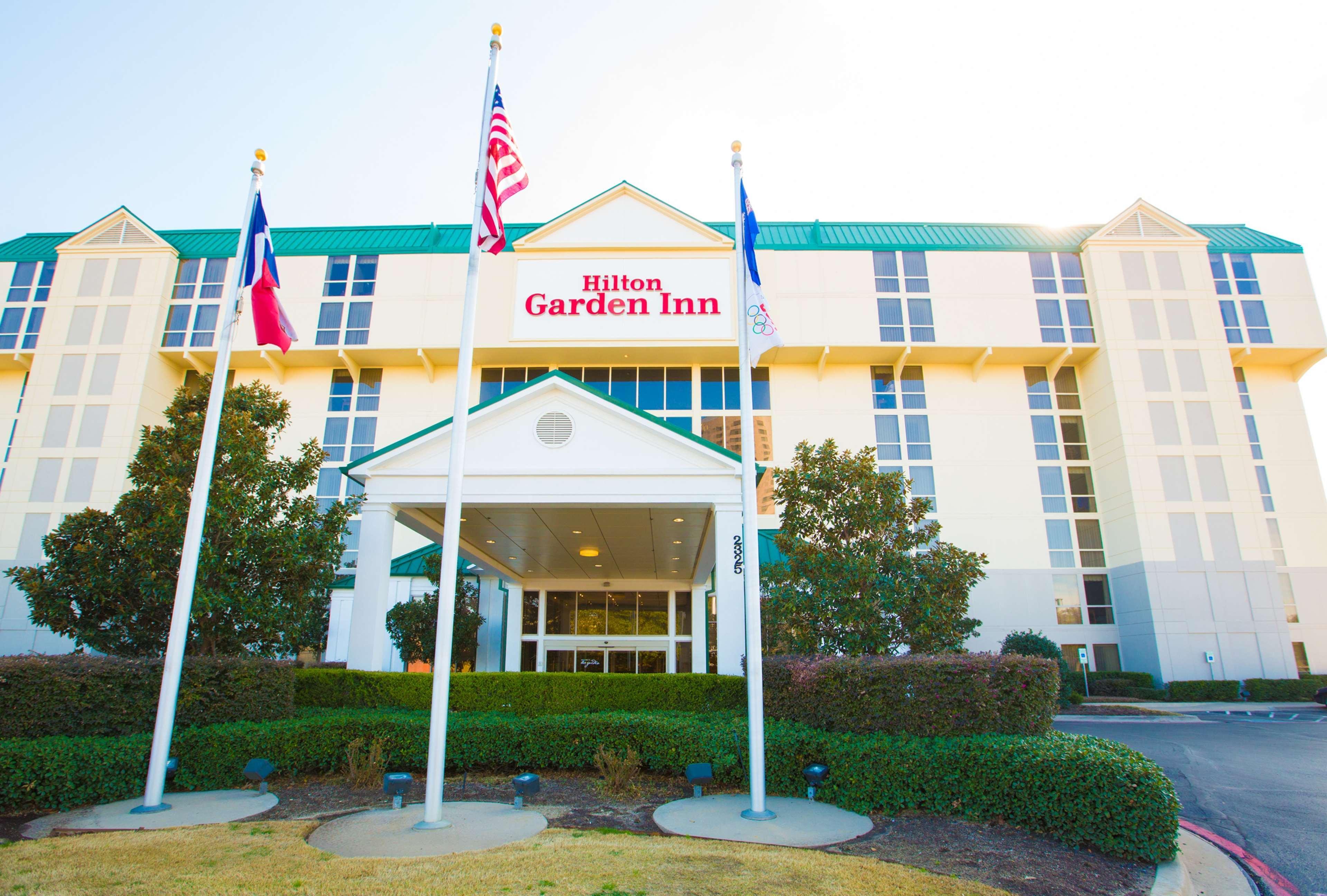 Hilton Garden Inn Dallas/Market Center Exterior photo