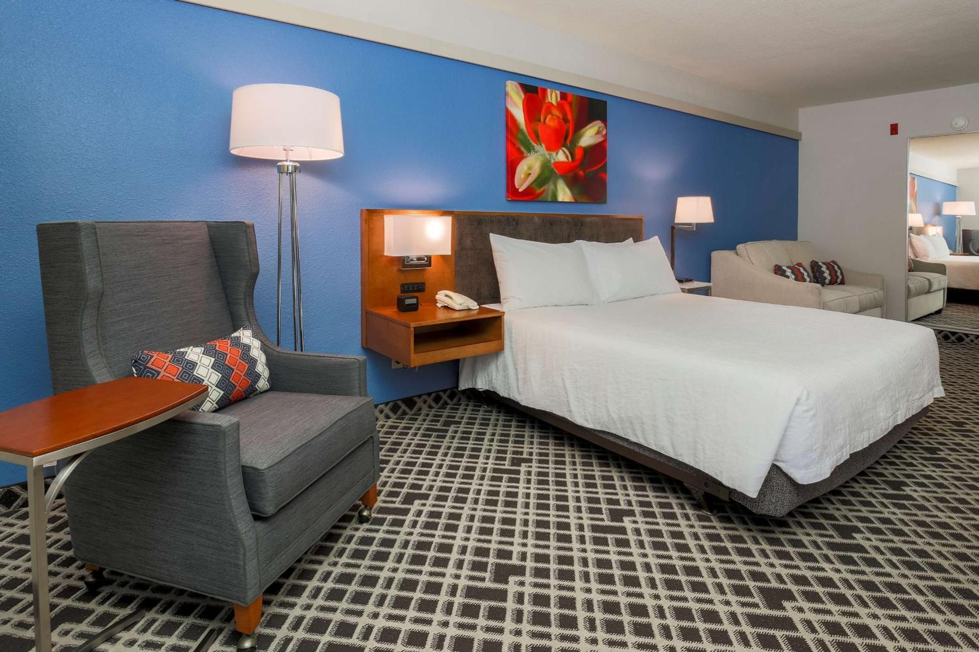 Hilton Garden Inn Dallas/Market Center Exterior photo