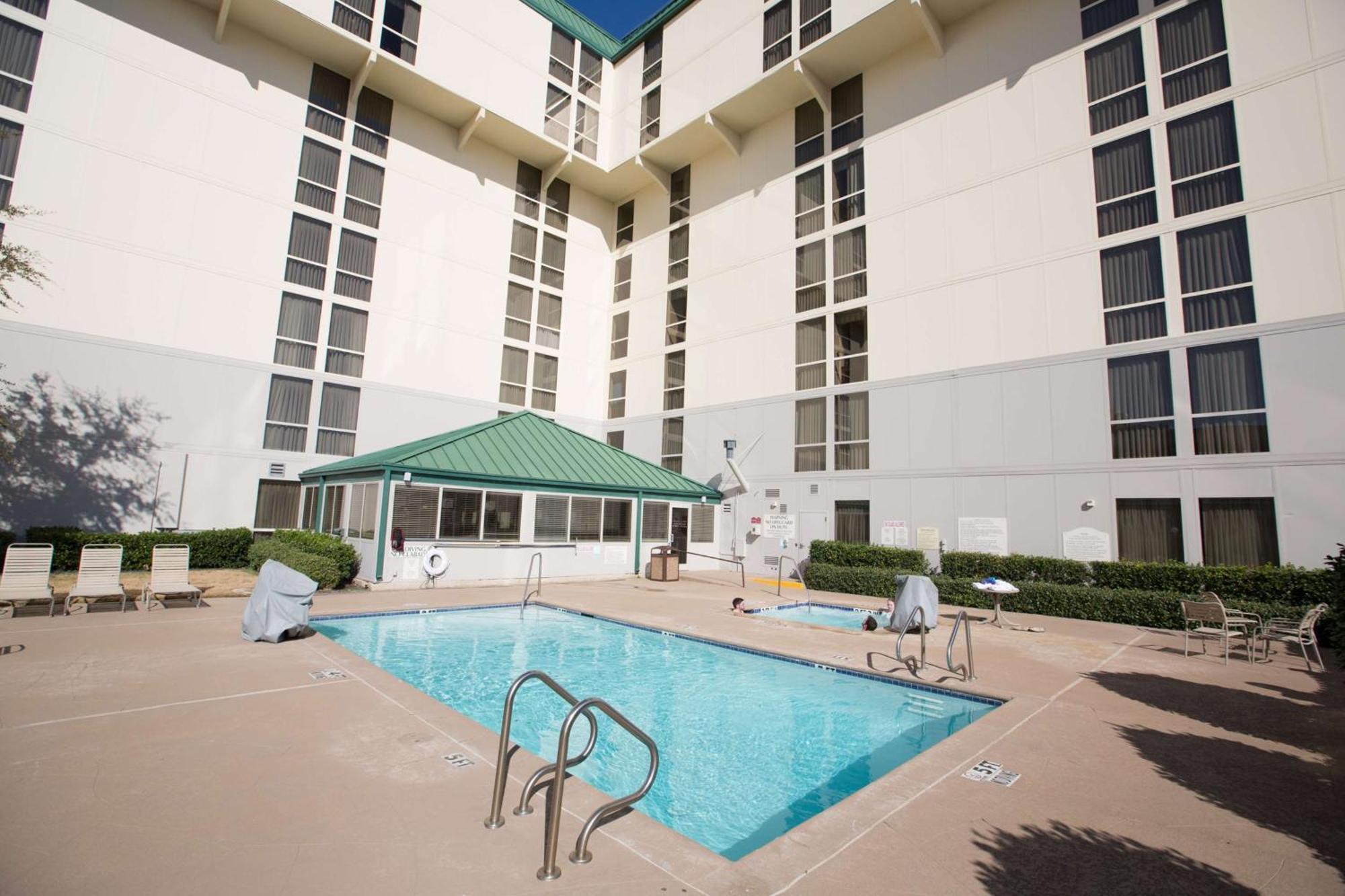 Hilton Garden Inn Dallas/Market Center Exterior photo