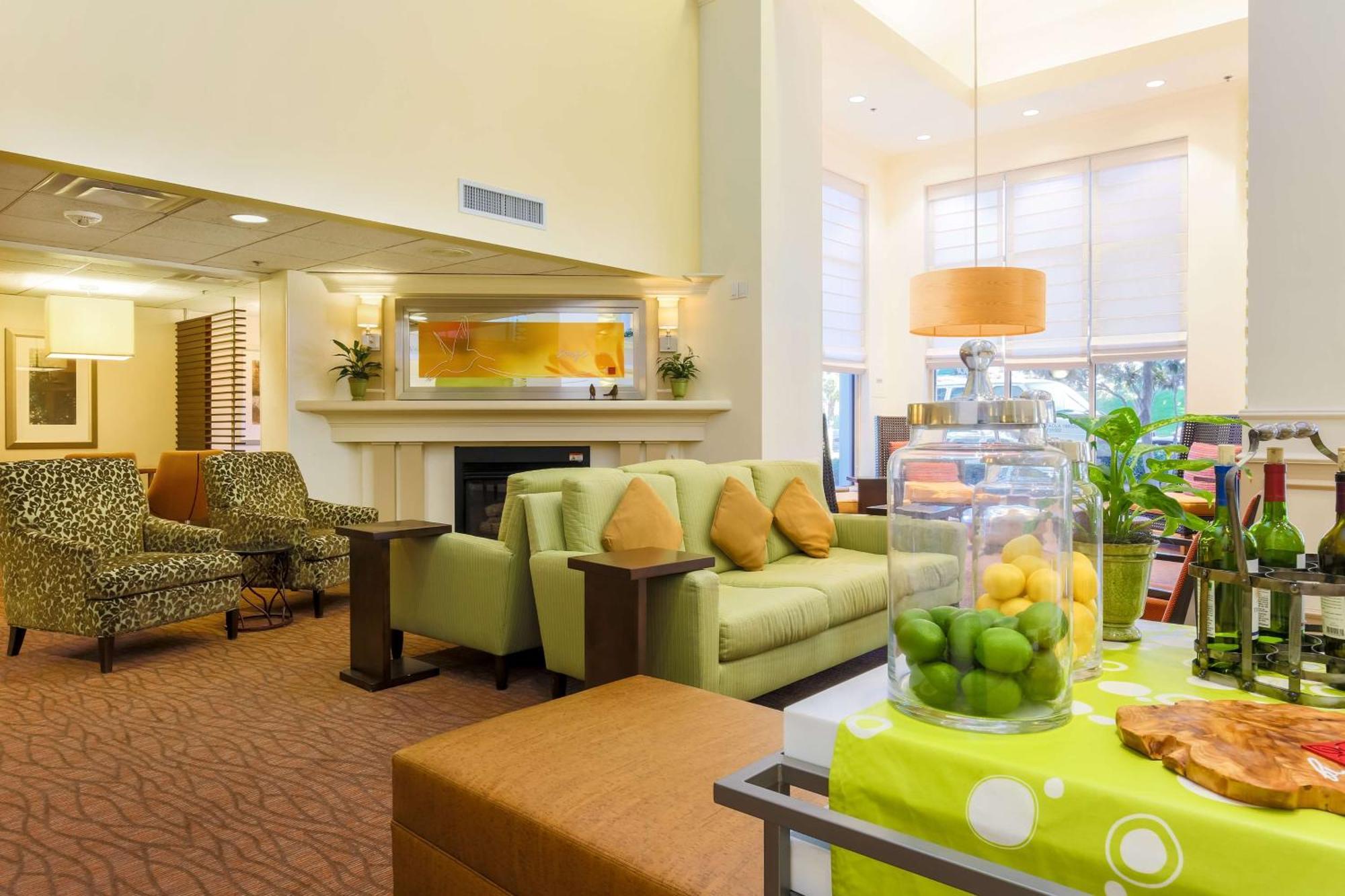 Hilton Garden Inn Dallas/Market Center Exterior photo