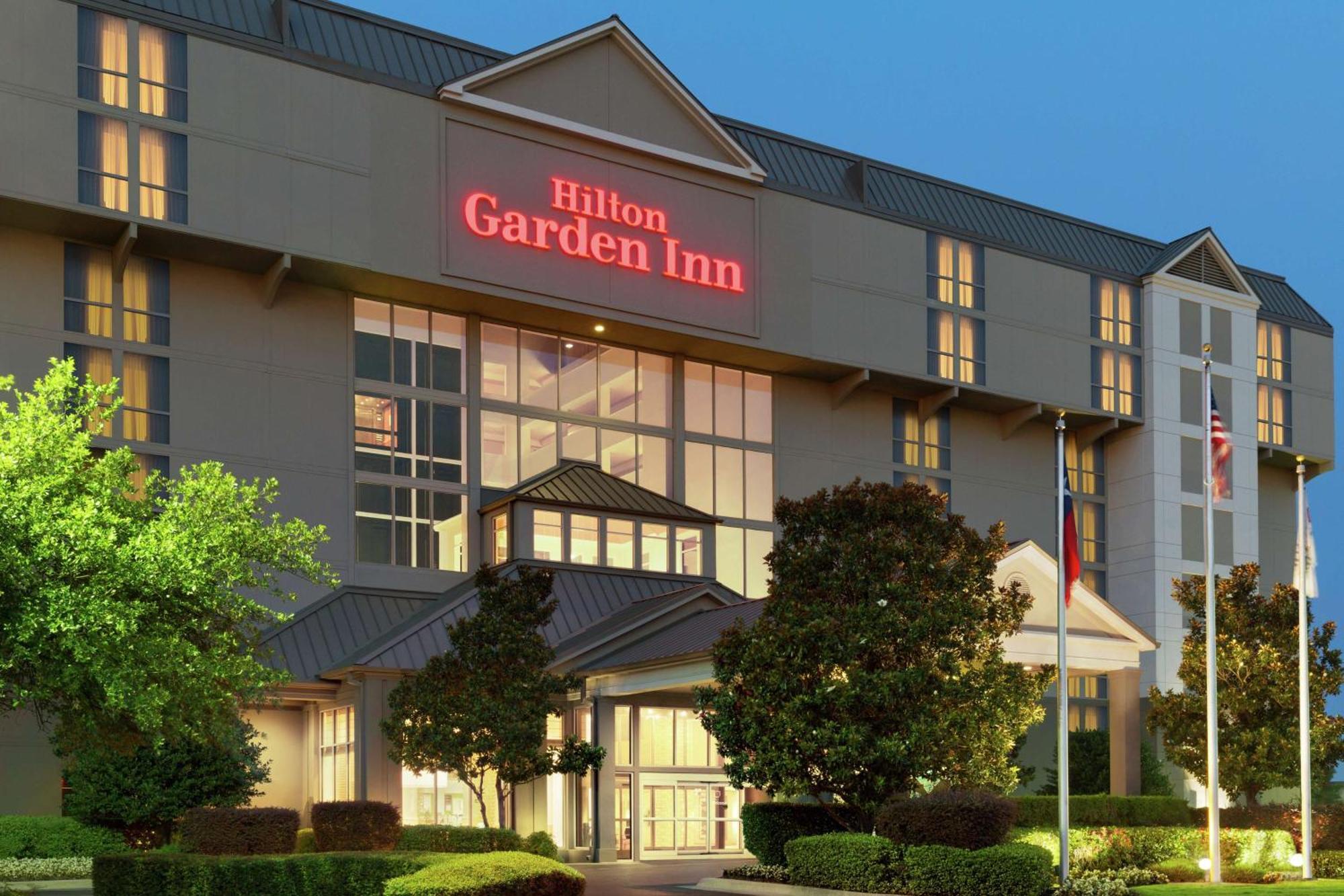 Hilton Garden Inn Dallas/Market Center Exterior photo