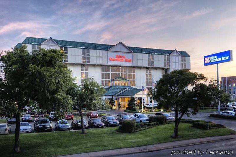 Hilton Garden Inn Dallas/Market Center Exterior photo