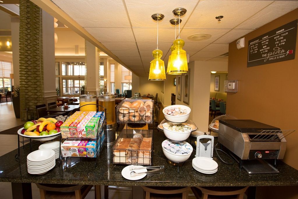 Hilton Garden Inn Dallas/Market Center Restaurant photo